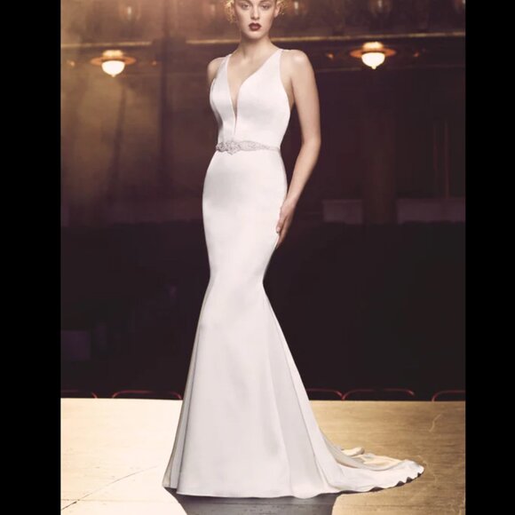 Paloma Blanca 4714 - Picture 1 of 9